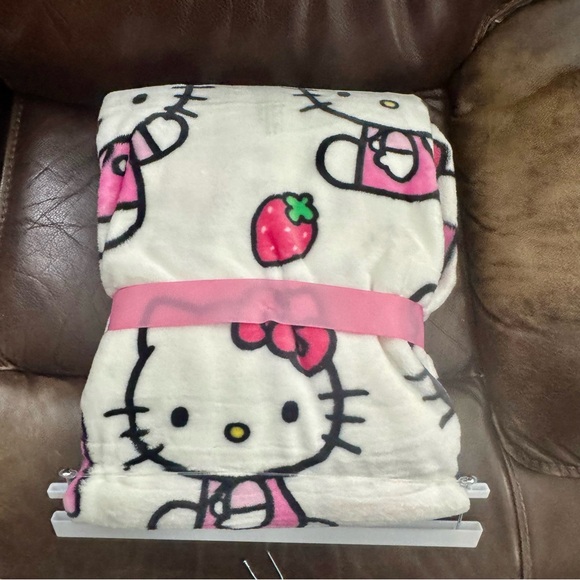 Hello Kitty with Strawberry Drink & Strawberries 60” x 70” Plush Throw Blanket - Picture 10 of 14